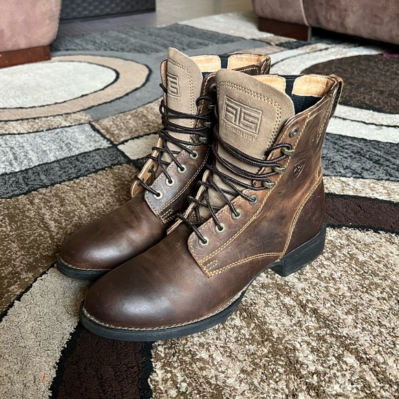Ariat Shoes - Women’s Ariat ATS Technology Boots  Size 7.5B